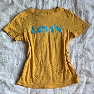 Levi’s yellow tshirt top size small in good condition